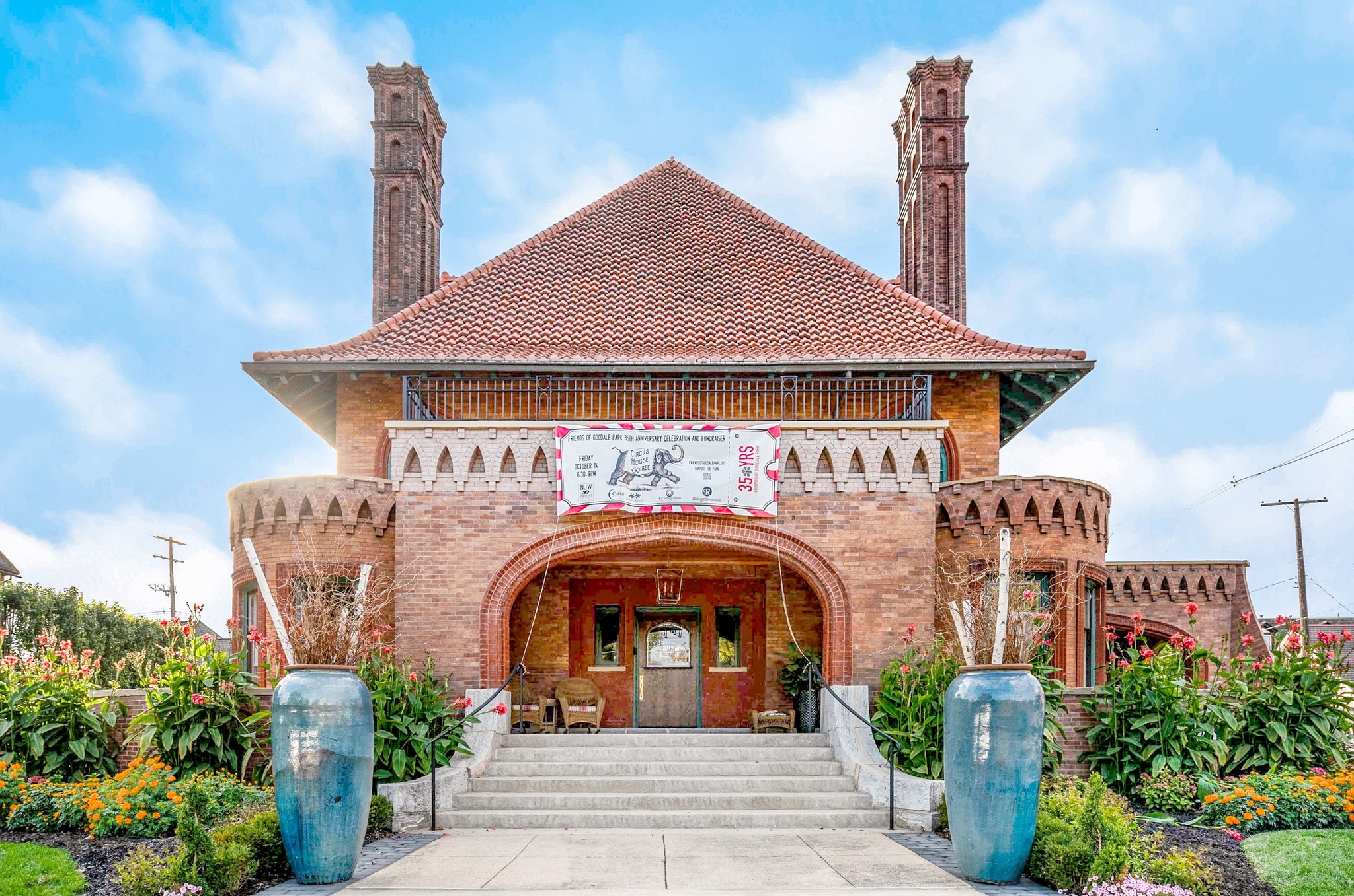 Front entrance of Circus House with arch