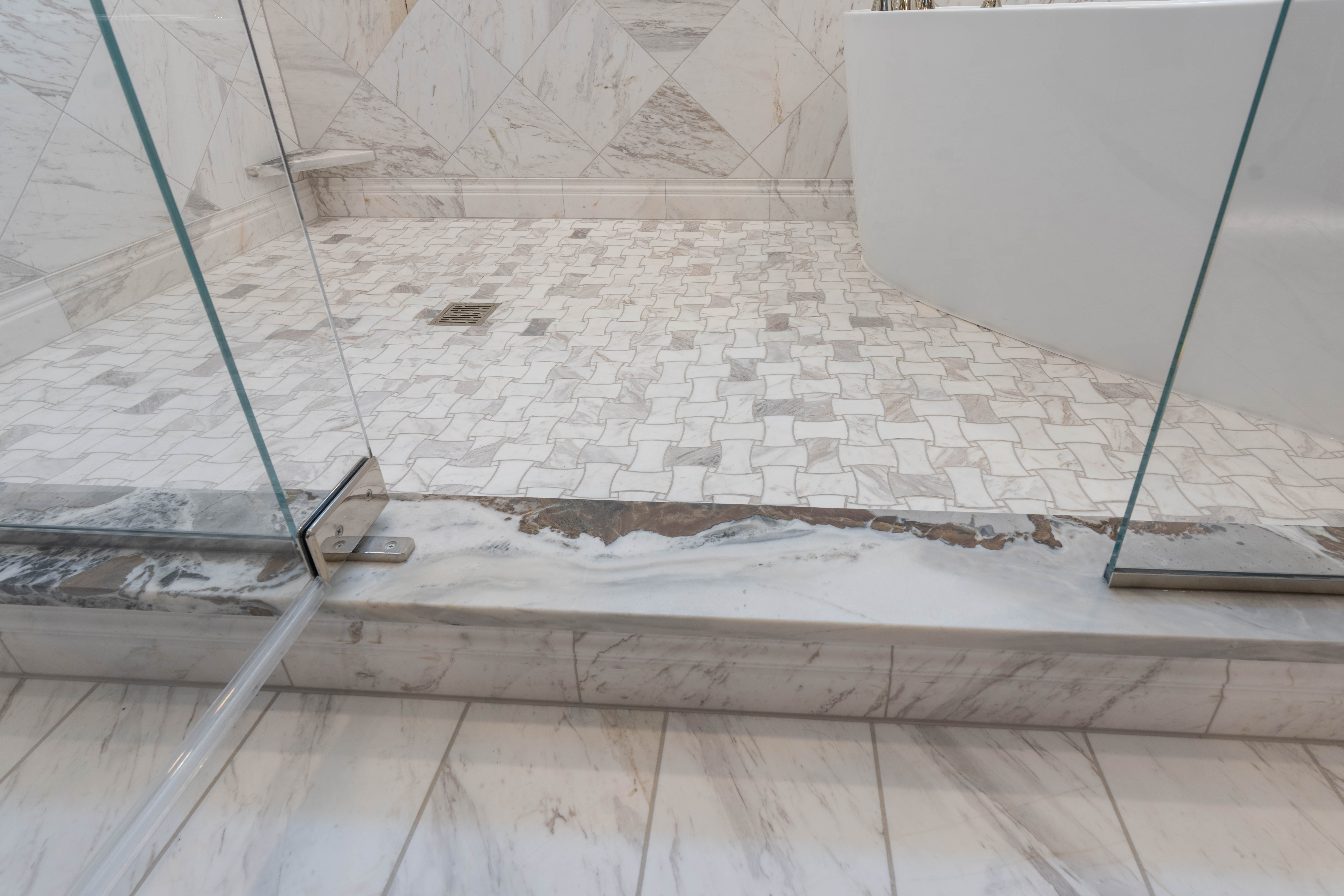 Luxury Bathroom Shower Curb Design