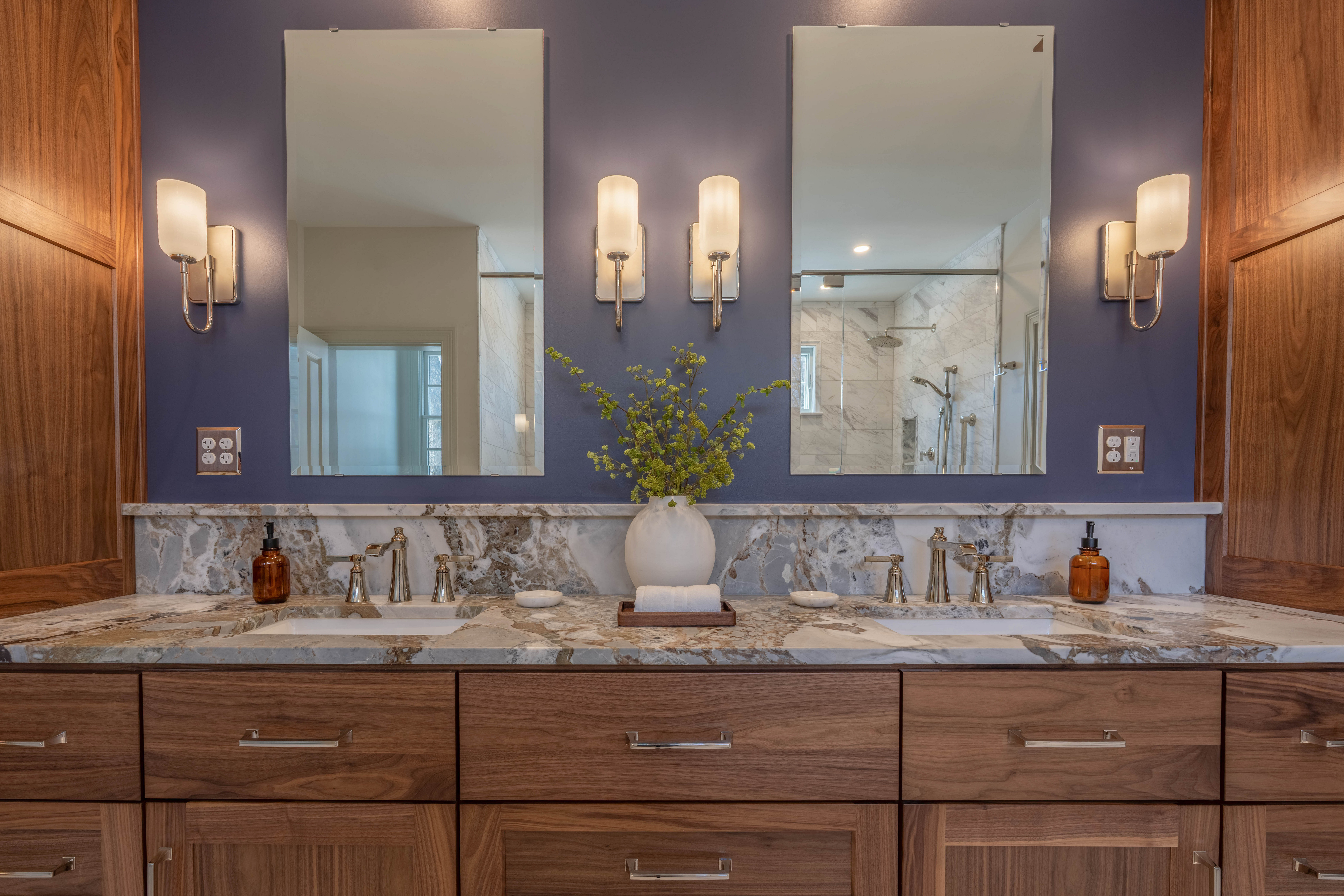 Vanity with natural materias