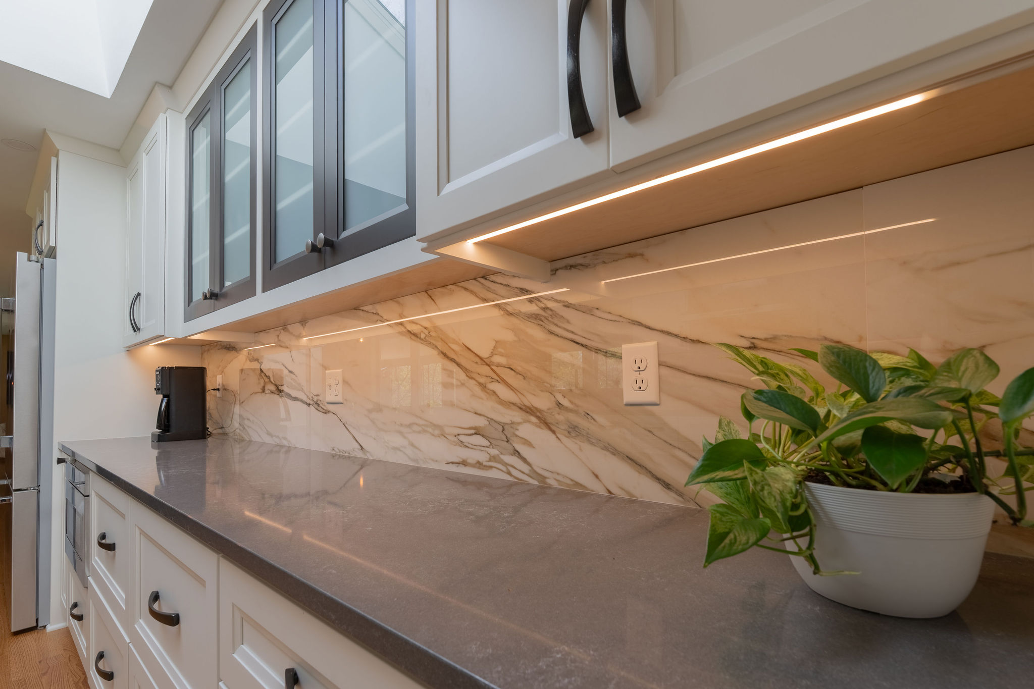 Marble—Look backsplash